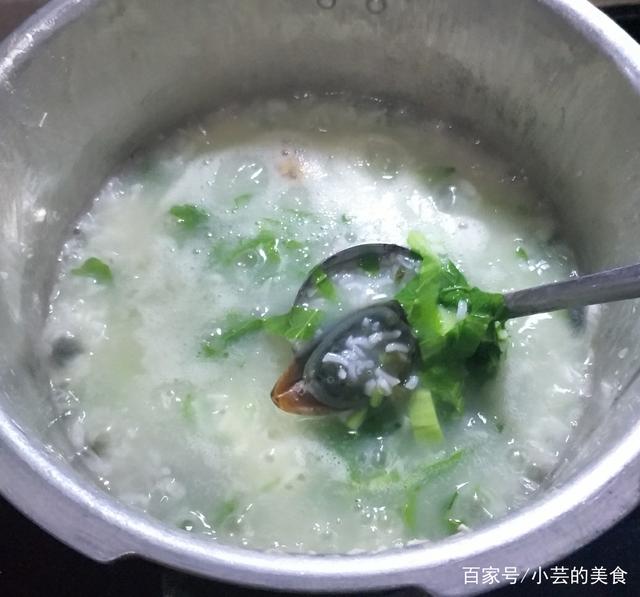 【标题】香菇顿鸡的做法：解锁家常美味新境界